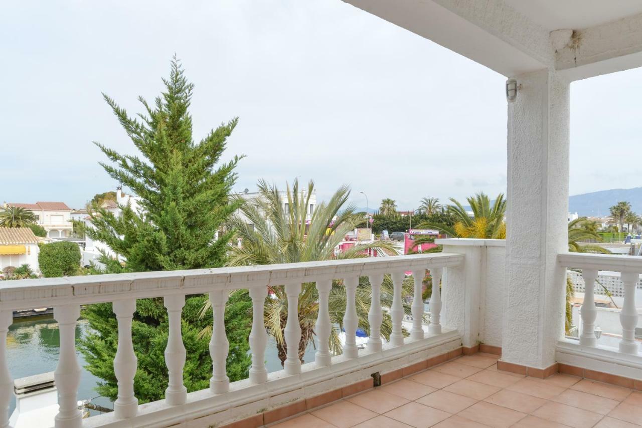 Villa Requesens On Canal Empuriabrava Εξωτερικό φωτογραφία