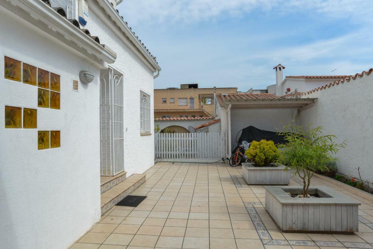 Villa Requesens On Canal Empuriabrava Εξωτερικό φωτογραφία